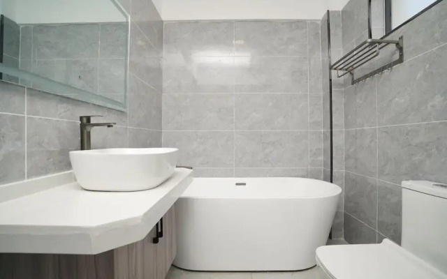 Lux Suites Platinum Oak Residency