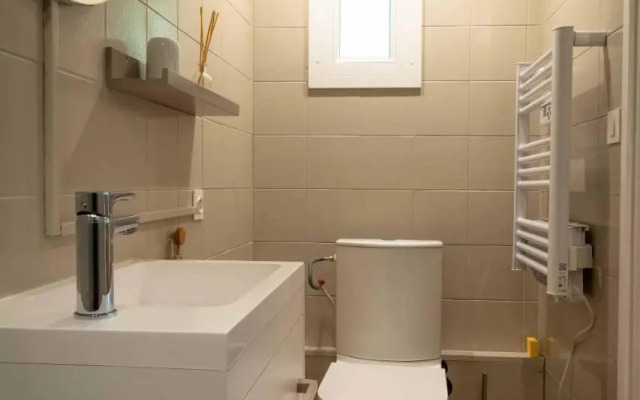 Le Petit Berdis (Adults Only)