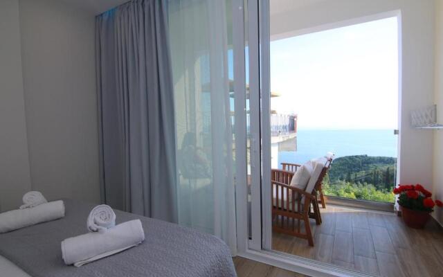 Lakones Deluxe Suites A