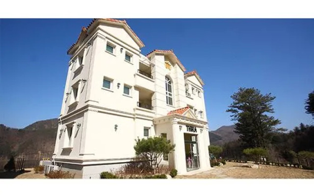 Nami Island Thira Pension