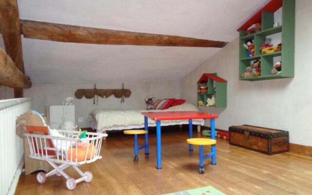 Gîte Essertines-en-Donzy, 5 pièces, 10 personnes - FR-1-496-200