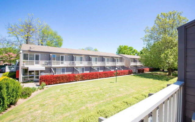 Summer East Serviced Apartments