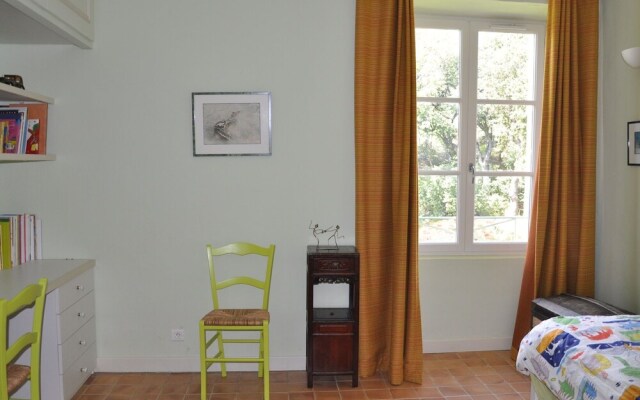 Secluded Holiday Home in Rustrel With Swimming Pool