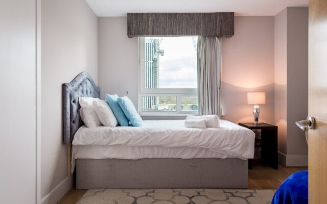 Full River View 3-bedroom Very Large Flat