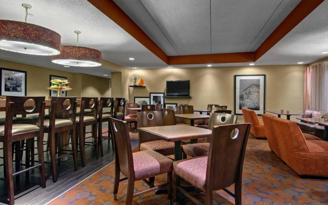 Hampton Inn Appleton-Fox River Mall Area