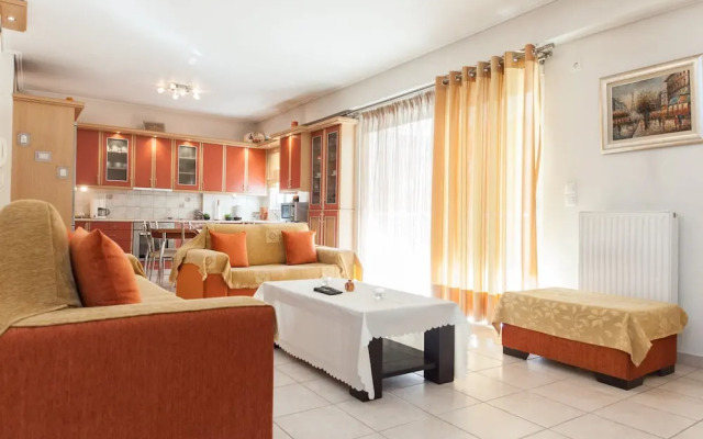 Scenic Balcony Apt in Vibrant Petralona