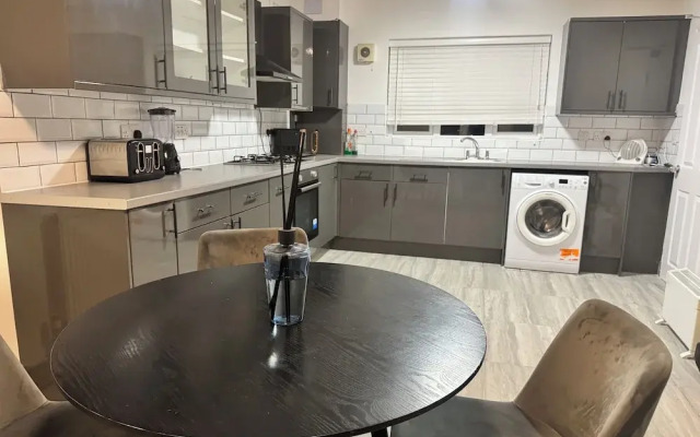 Corporate 3bedroom home with parking