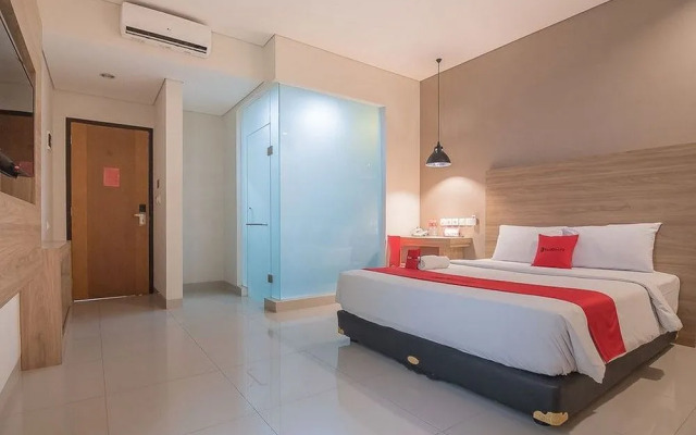 RedDoorz Plus Near Maranatha University 5