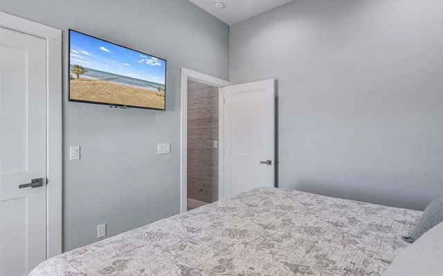 Tranquil Waters 8 Bedroom Home