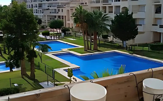 Lovely 2 Bedroom, 2 Bathroom Apartment With Pool
