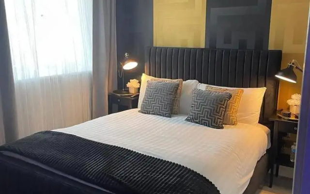 1 Bed Penthouse - Hot Tub - Roof Terrace - Parking