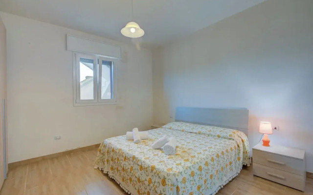 Le Bianche Apt 2 with Garden near The Sea