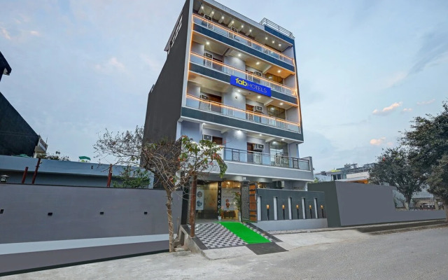 Fabhotel La Corporate Suite