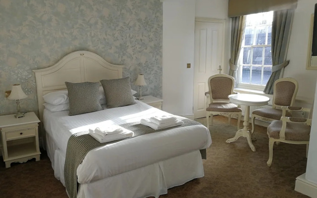 Feathers Hotel, Bar and Restaurant