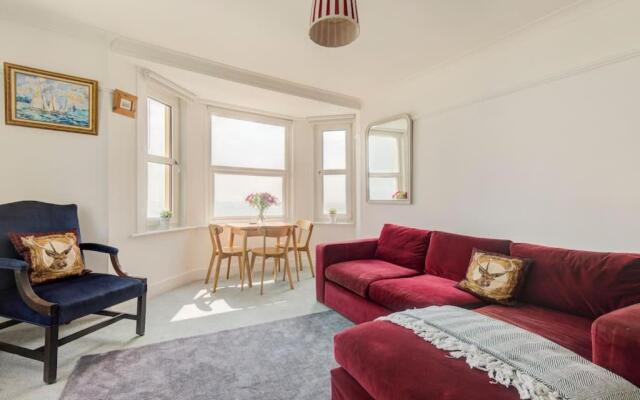 Worthing sea-front apartment