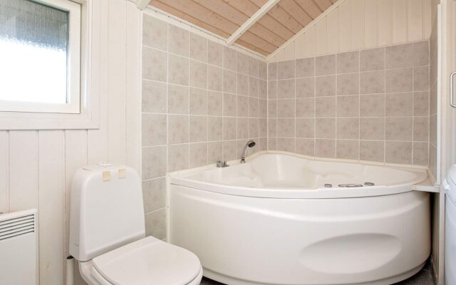 Cosy Holiday Home in Zealand With Whirlpool