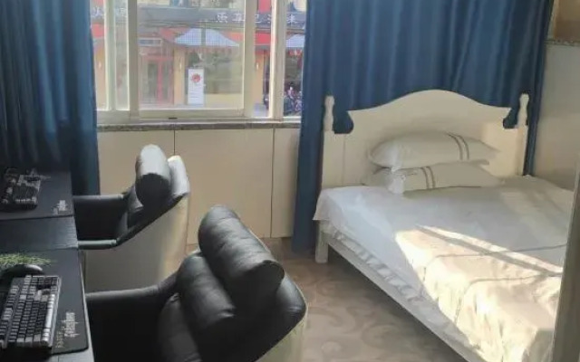 Huoqiu Longwang Palace Business Hotel