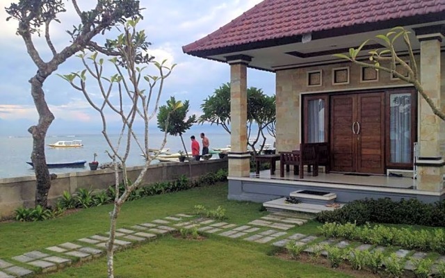 Yogi Beach Bungalow & Restaurant Lembongan