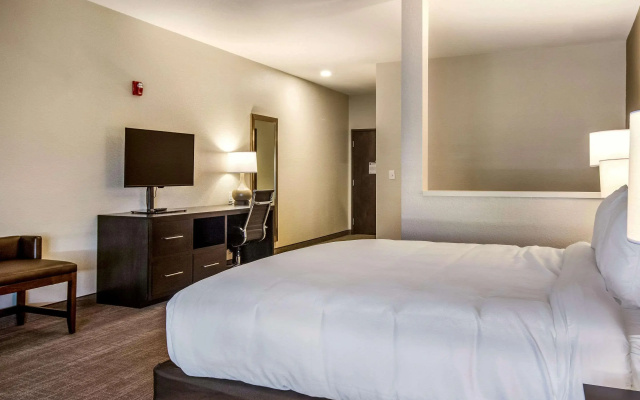 Comfort Suites Brunswick Town Center