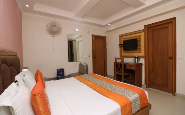OYO 9978 Hotel Calista