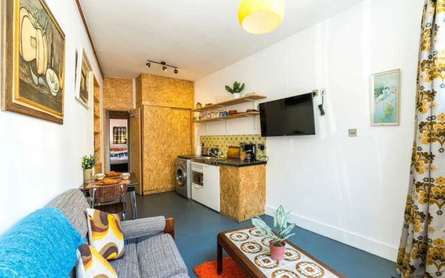 1 Bedroom House With an Edge in King Cross