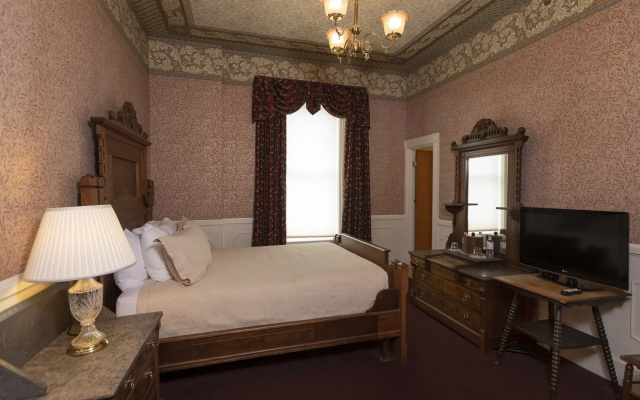 Historic Strater Hotel