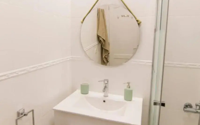 Deluxe Apartment. 50 meters Beach