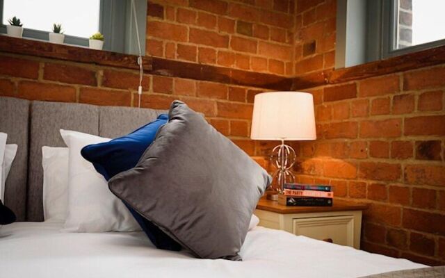 Karah Suites - Gloucester Docks