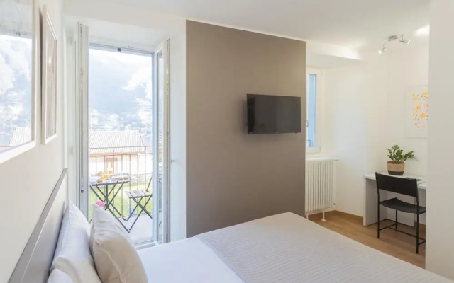 Pozzo Vertical Apartment With Garden and Parking