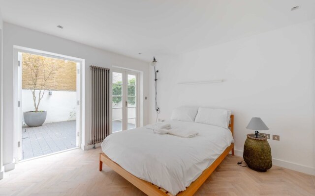 Sleek & Stylish 2BD Flat - Warren Street