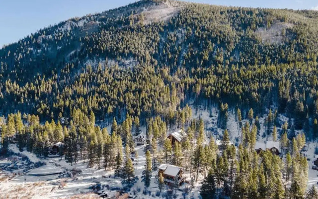 Private Luxurious Cabin w spa Near Breckenridge