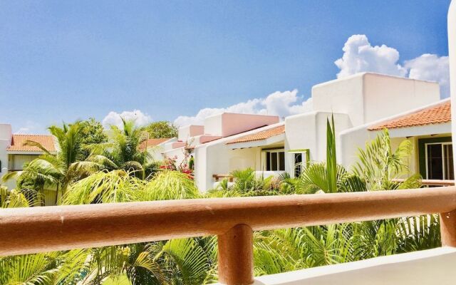 Room in B&B - Deluxe Family Comfort Balcony Room With Pool Playacar Ii