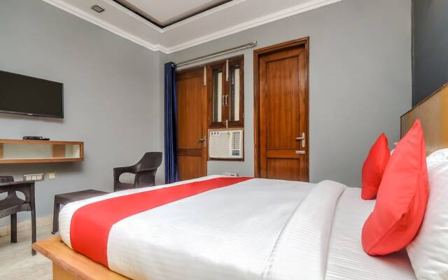 OYO 18254 Glorious Stayz