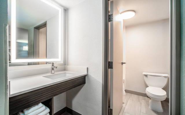 Holiday Inn Express & Suites Phoenix - Mesa West by IHG