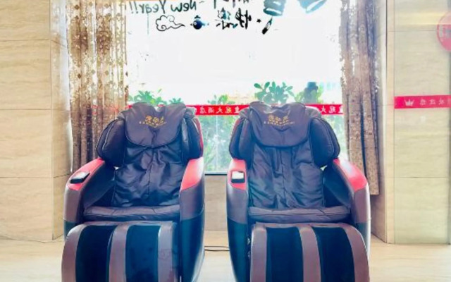 Crown Hotel (Putian Xianyou Bus Station Linan Food Street Store)
