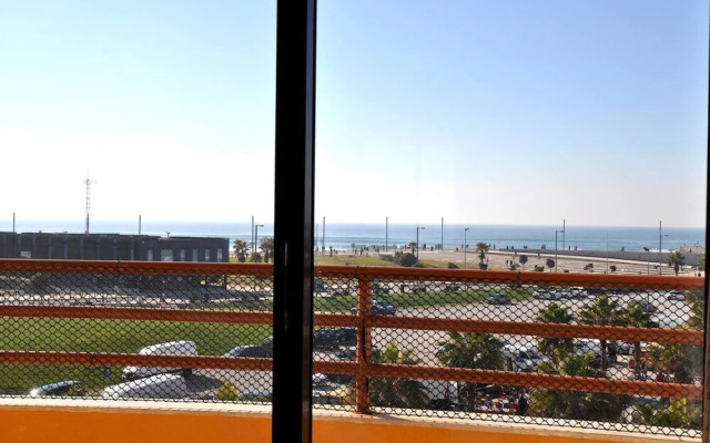 Apartment With Large Balcony and sea View