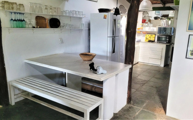 Linda casa com piscina a poucos passos da praia