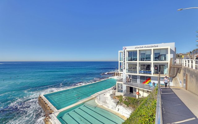 4 BR Apartment Short Walk to Bondi Beach