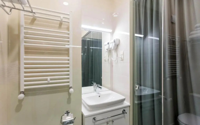 Luxury 3 BR apartment by Freedom square City Center