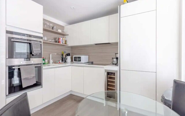 Modern 2BD Flat With a Balcony - Wandsworth