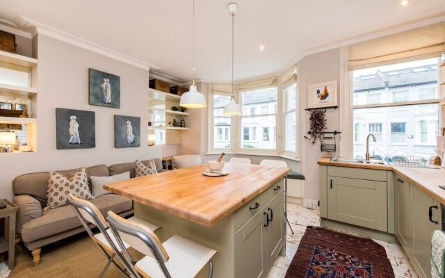 Charming, Recently Renovated 2-bed in Fulham