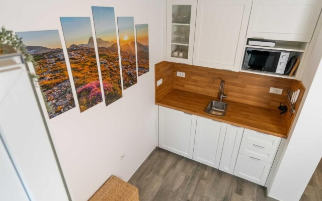 Studio Maria with Free Parking