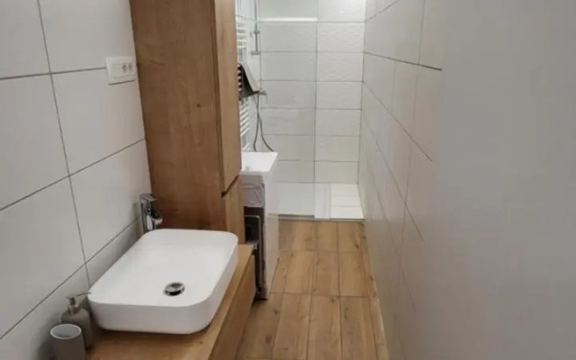 Annie's apartment