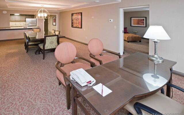 Crowne Plaza Louisville Airport Expo Ctr by IHG