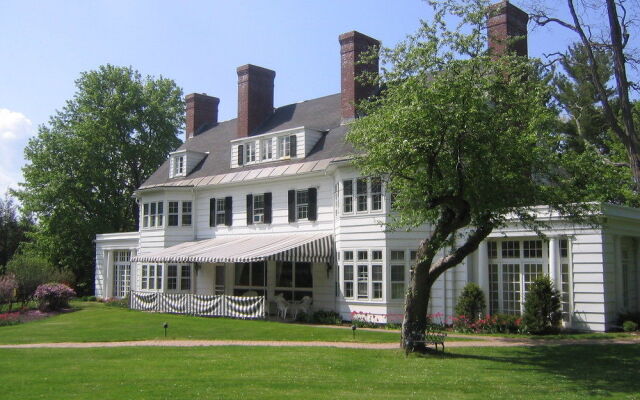 The Four Chimneys Inn