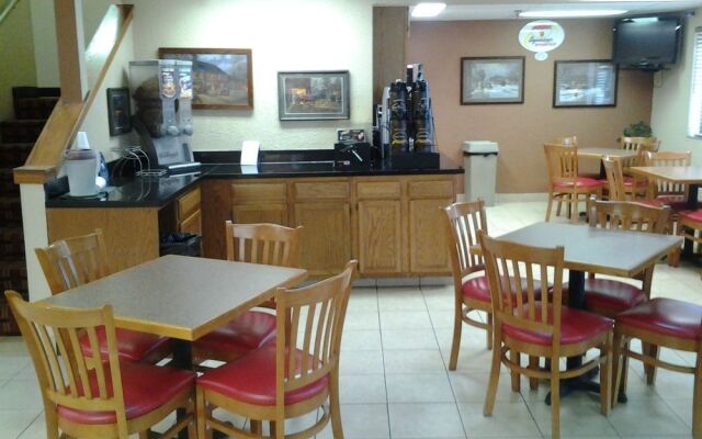 Super 8 Motel - Plymouth