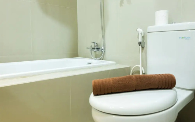 Studio Apartment With Bathtub At Azalea Suites