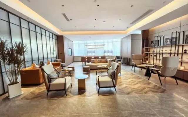 Homeinn Plus Hotel (Chengdu Panda Base Longtan Temple Subway Station)