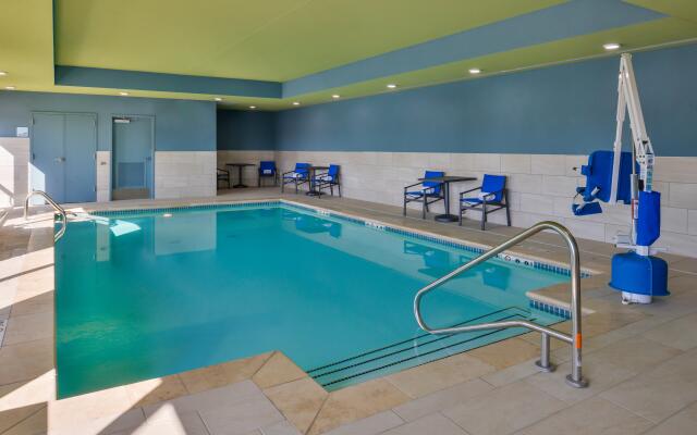 Holiday Inn Express & Suites Kansas City - Lee's Summit, an IHG Hotel