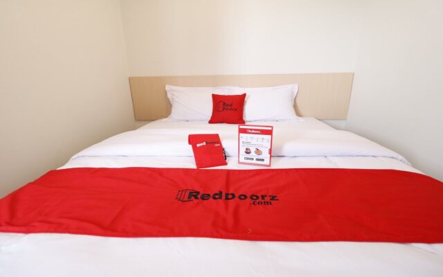 RedDoorz Plus near Pondok Indah Mall